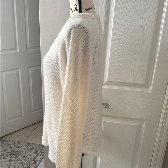 Hollister Co. Cozy Cream V-Neck Sweater - Picture 5 of 7